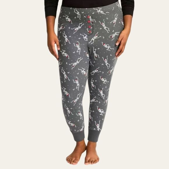 TORRIDβROCKIN AROUND DANCING SANTA SKULLS PJ SETS 3X-4X - Picture 6 of 15